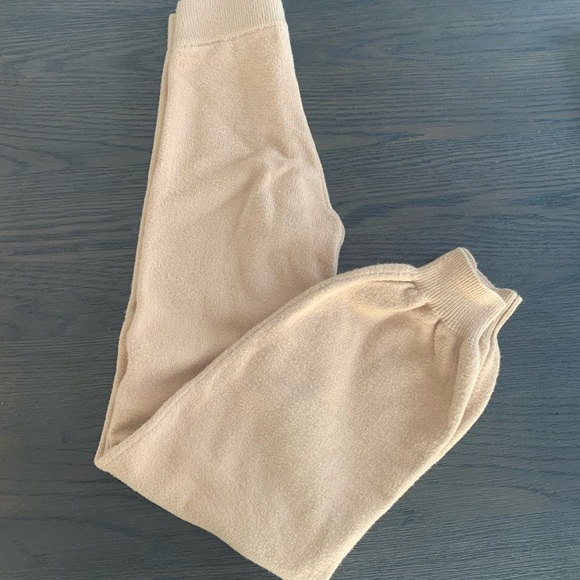 Song of style / Revolve pants or sweatpants - Picture 7 of 9